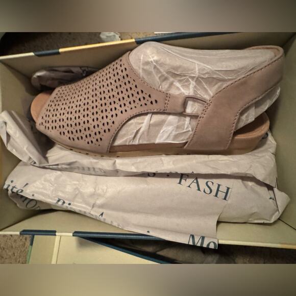 EARTH Linden Laveen Suede Peep Toe Slingback Sandals Size 9 New in Box MSRP $110 - Picture 7 of 10